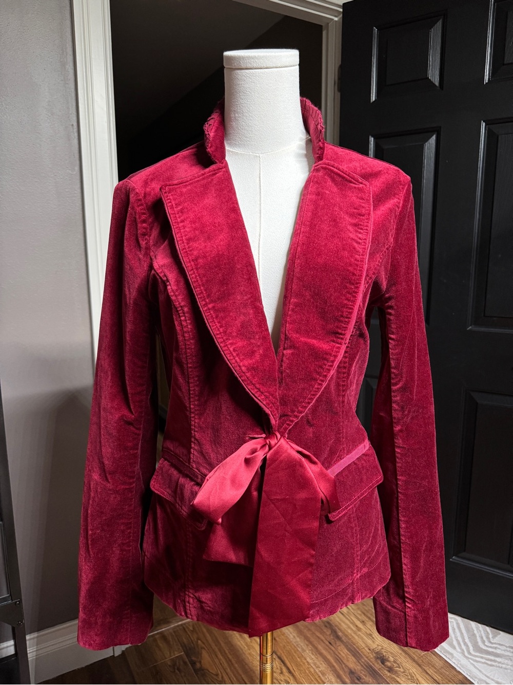 {WHBM} Red Velvet Ruffle Collar Satin Bow Tie Blazer WBZ1
